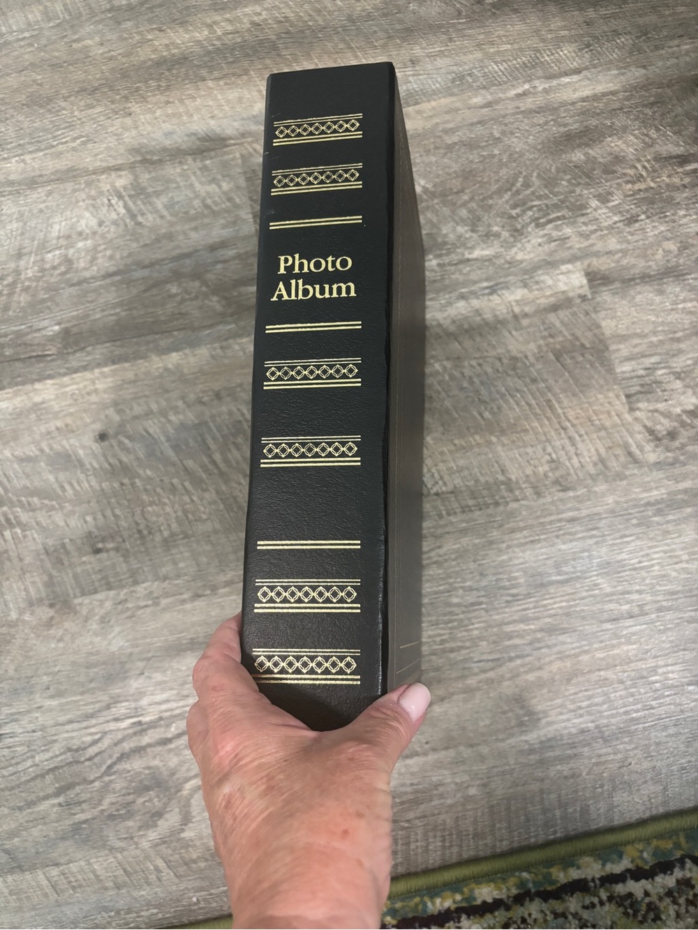 Classic Black Photo Album with Gold Detailing holds 225 photos - Picture 1 of 3